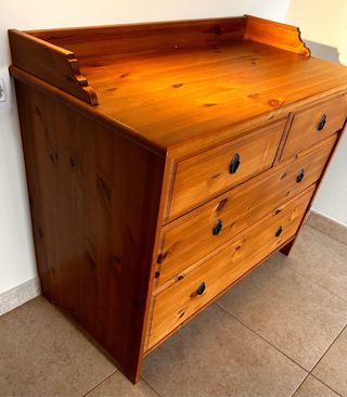 Cómoda IKEA de madera