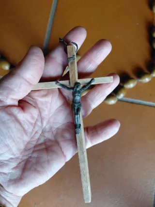 Rosario da muro in legno di ulivo