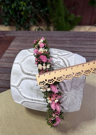 Corona de flores preservadas