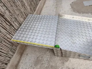 Rampa metálica plegable de aluminio