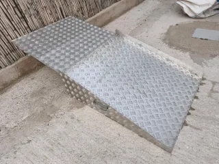 Rampa metálica plegable de aluminio