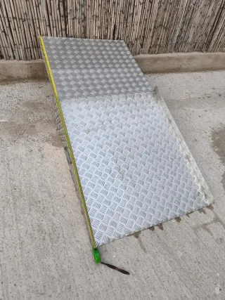 Rampa metálica plegable de aluminio
