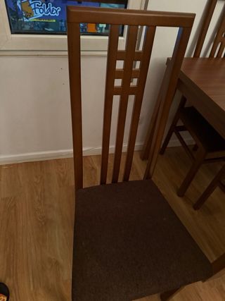 Mesa extensible y 4 sillas comedor