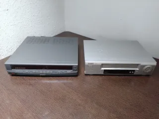 Reproductores VHS Philips y Sharp