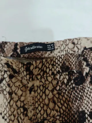 Falda Stradivarius estampado serpiente
