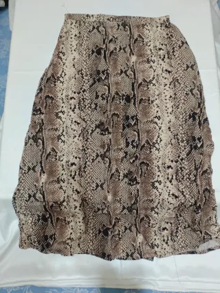 Falda Stradivarius estampado serpiente