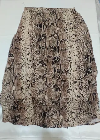 Falda Stradivarius estampado serpiente