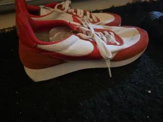 Tenis Nike Rojos y Blancos Talla 41