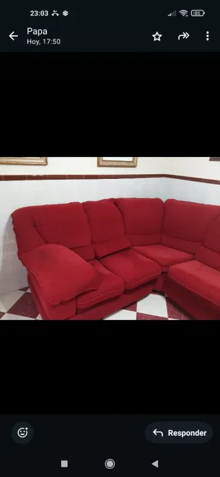 Sofá esquinero rojo de tela