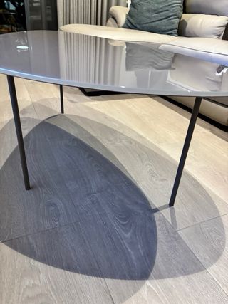 Mesa de centro cristal y metal ovalada