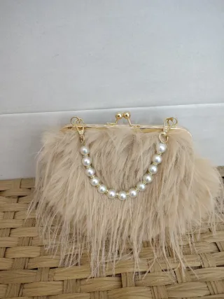 Bolso de fiesta peludo con perlas