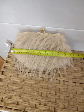 Bolso de fiesta peludo con perlas