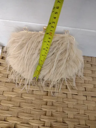 Bolso de fiesta peludo con perlas