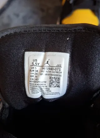 Nike Air Jordan 1 Mid Amarillo Negro