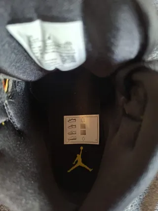 Nike Air Jordan 1 Mid Amarillo Negro