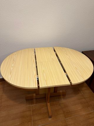 Mesa extensible redonda de madera
