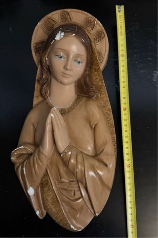 Figura Virgen Rezando y Nacimiento