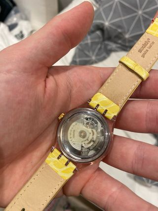 Reloj Swatch Automático Dorado y Amarillo