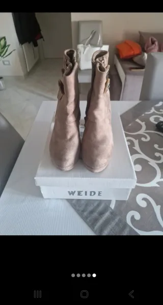 Stivaletti beige con tacco e plateau