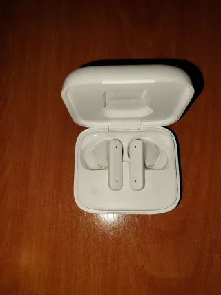 Auriculares inalámbricos blancos