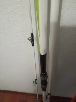 Funda Cinnetic y caña surfcasting