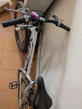 Bicicleta BH Blanca y Rosa