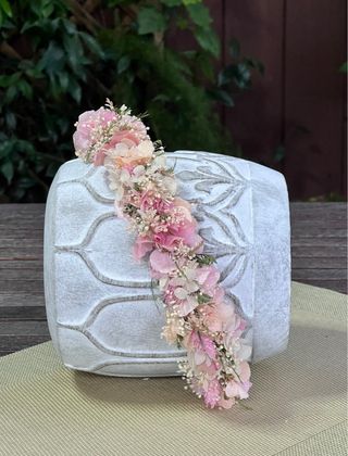 Corona de flores preservadas