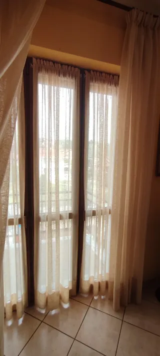 Tende beige trasparenti in tessuto