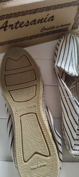 Alpargatas Rayas Beige y Negro