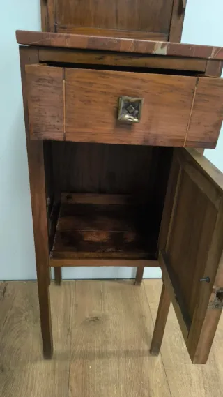 MESITA O MESILLA ANTIGUA DE MADERA CON MARMOL