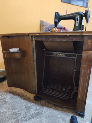 maquina de coser con mueble marca sigma