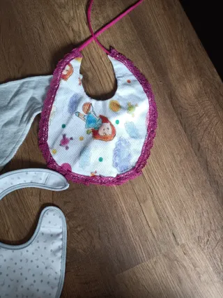 Lote de baberos y bandanas para bebé