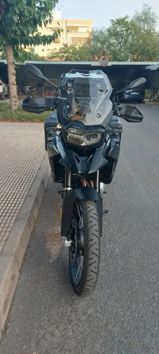 BMW F850GS negra. Full Equipped. Julio 2024.