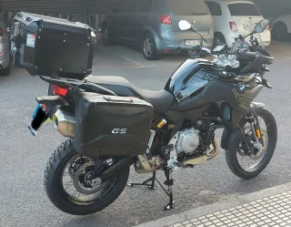 BMW F850GS negra. Full Equipped. Julio 2024.