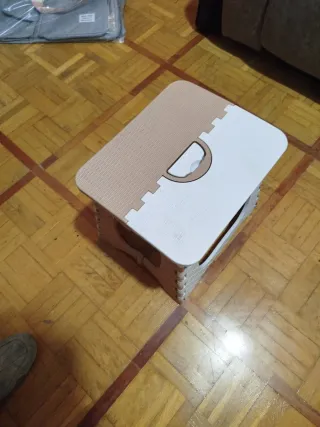 Taburete Plegable Beige y Blanco