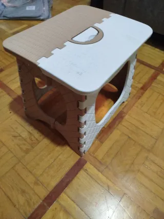 Taburete Plegable Beige y Blanco