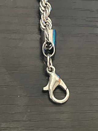 Bracciale elegante in metallo color argento