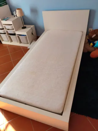 Cama individual bege/branca