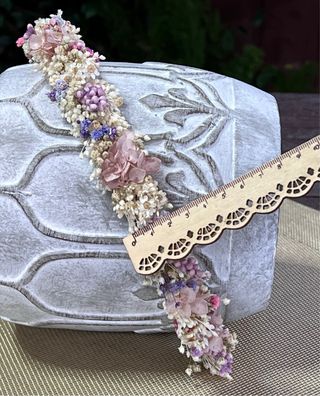 Corona de flores preservadas