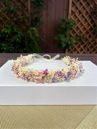Corona de flores preservadas