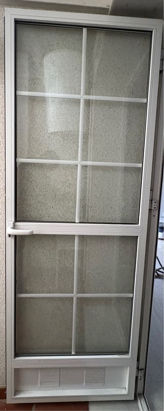 Puerta de aluminio con cristal