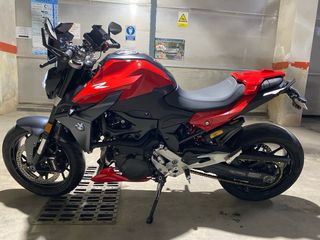 BMW F900R Naked Roja y Gris