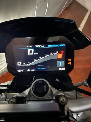 BMW F900R Naked Roja y Gris