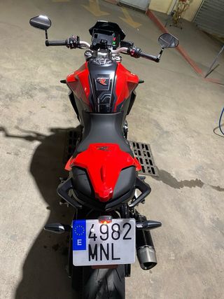 BMW F900R Naked Roja y Gris