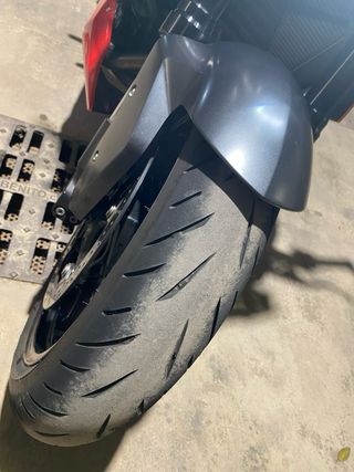 BMW F900R Naked Roja y Gris