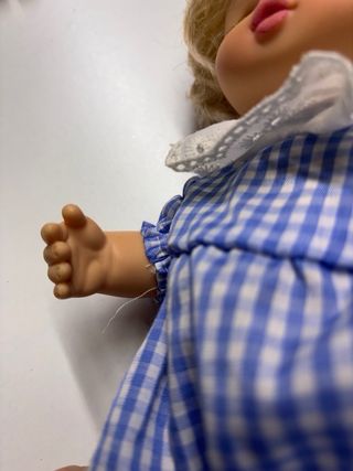 Muñeca Famosa Rubia