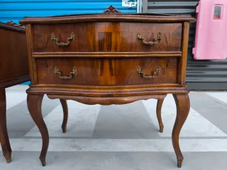 Preciosas Mesitas Luis XV bombé (2 unidades)