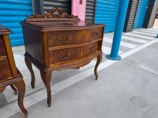 Preciosas Mesitas Luis XV bombé (2 unidades)