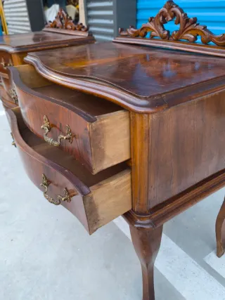 Preciosas Mesitas Luis XV bombé (2 unidades)