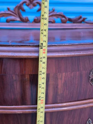 Preciosas Mesitas Luis XV bombé (2 unidades)